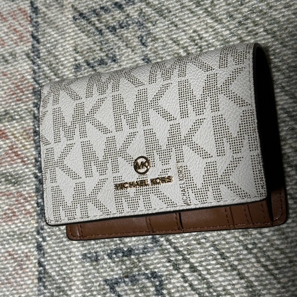 **sold**NWT Michael Kors Jet Set Charm Wallet
